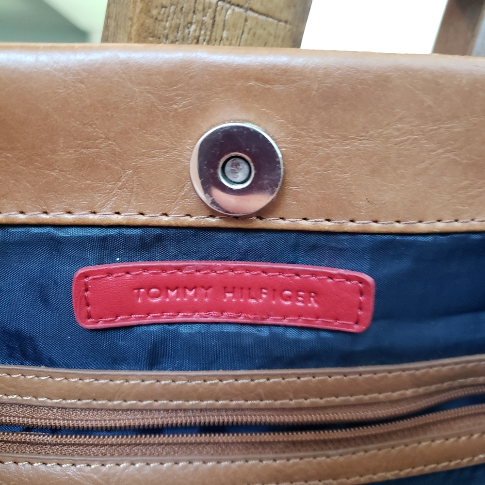 Tommy Hilfiger Purse - Picture 4 of 13